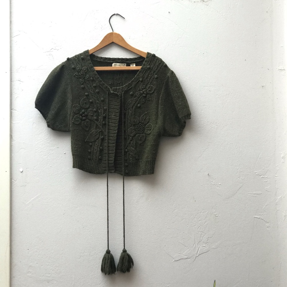 Cropped sweater with poms